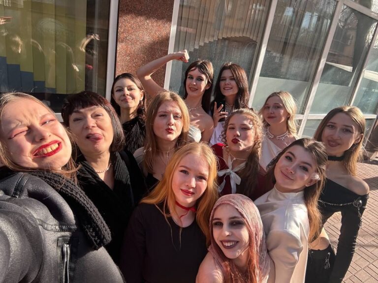 Фінальний захист практики студентів-дизайнерів одягу: хоррор-естетика в моді